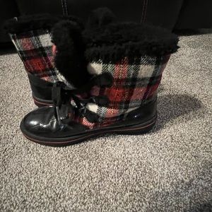 Plaid winter boots